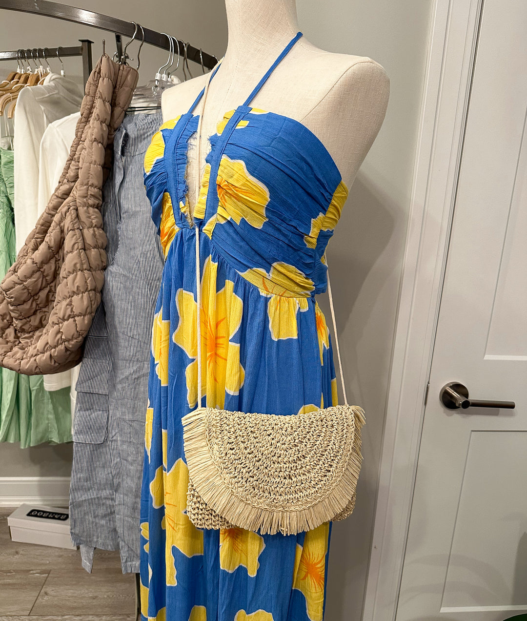 Felicity Frayed Fold Over Straw Clutch Crossbody: Natural