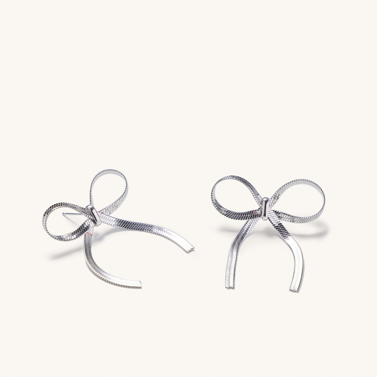 Herringbone Bow Earrings: Silver