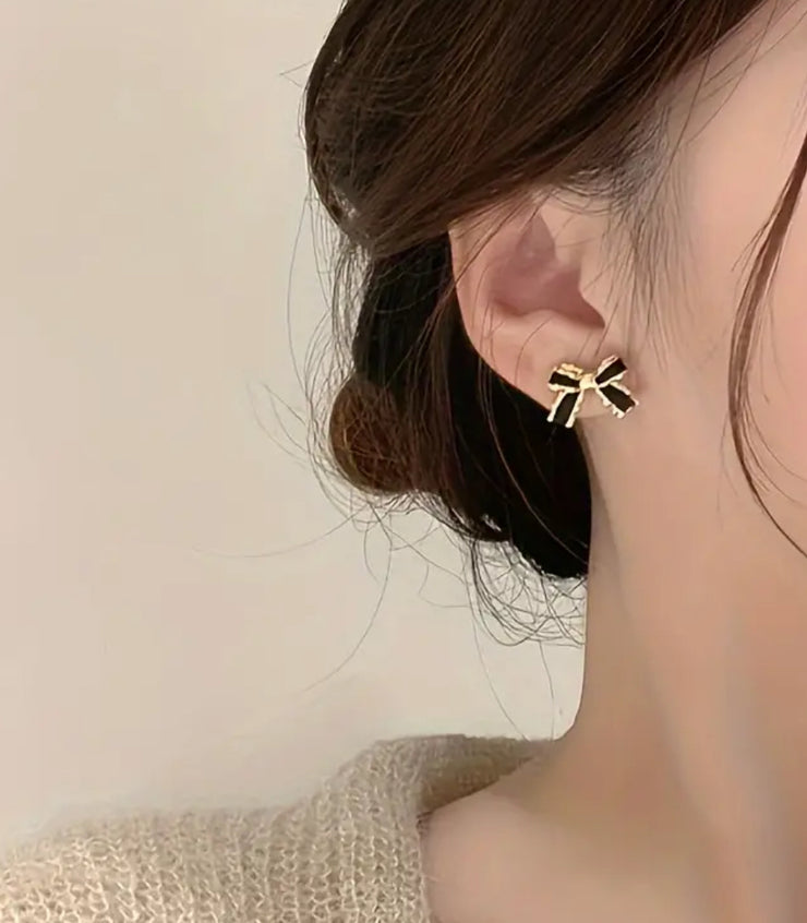 Black Bow Stud Earrings: Gold/Black