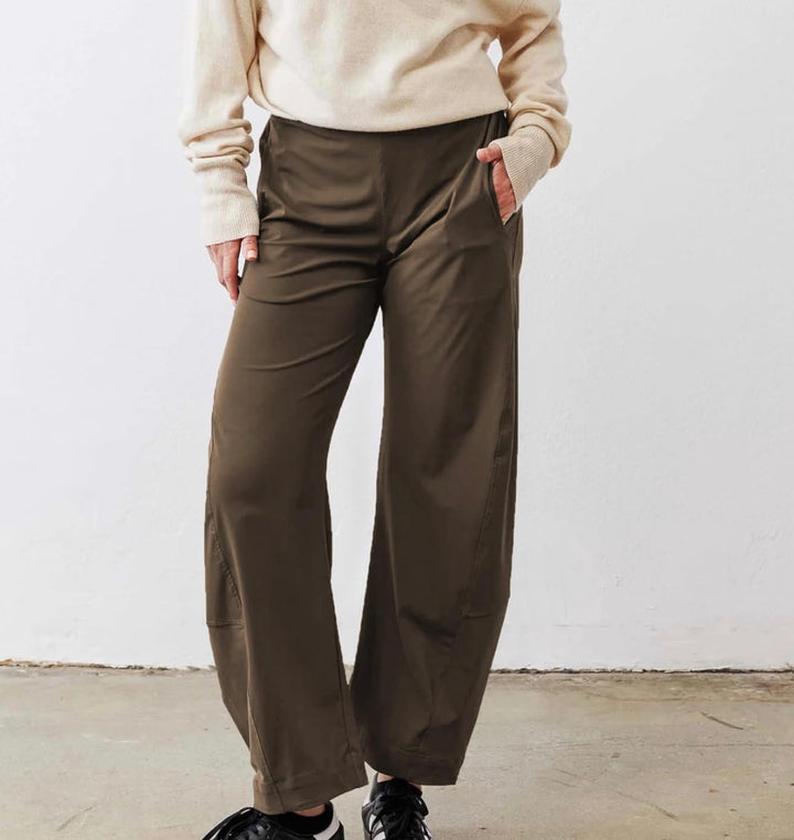 Havenport Barrel Travel Pant: Chocolate