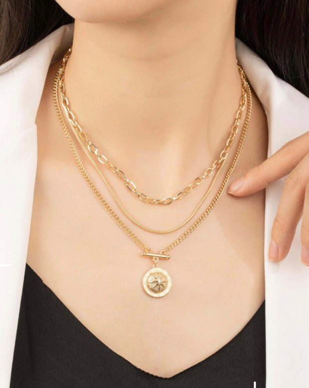 Find Your Way 3 Strand Pendant Necklace: Gold
