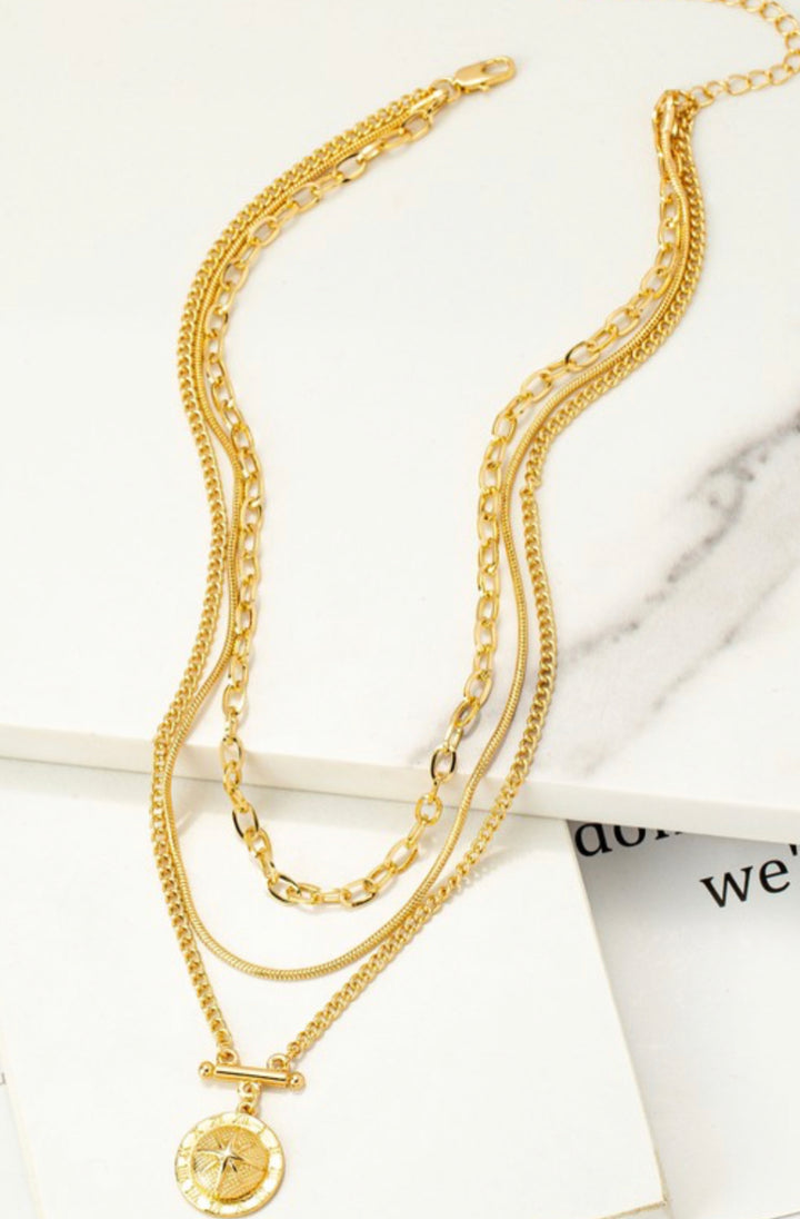 Find Your Way 3 Strand Pendant Necklace: Gold