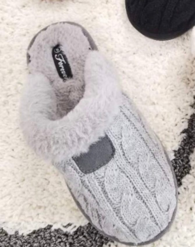 Cabin Fever Cable Knit Slippers: Gray