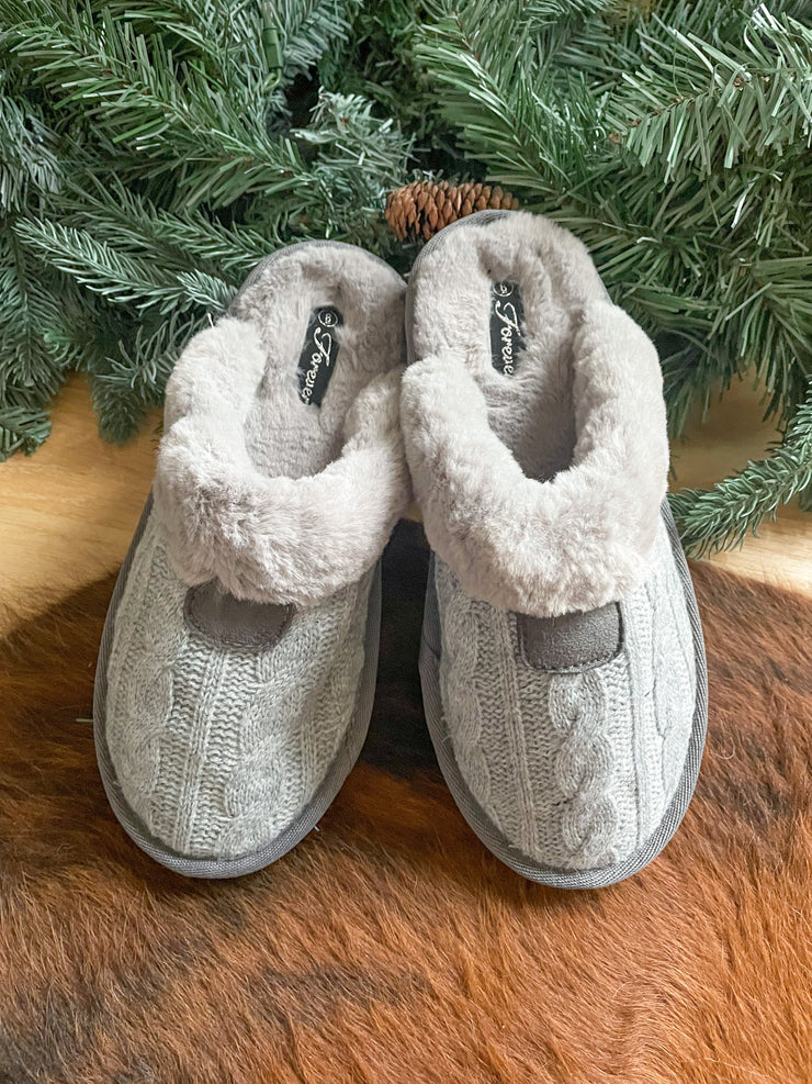 Cabin Fever Cable Knit Slippers: Gray